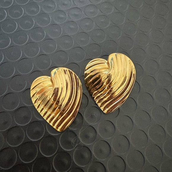 COPY - Gold Heart Earrings - Picture 1 of 6